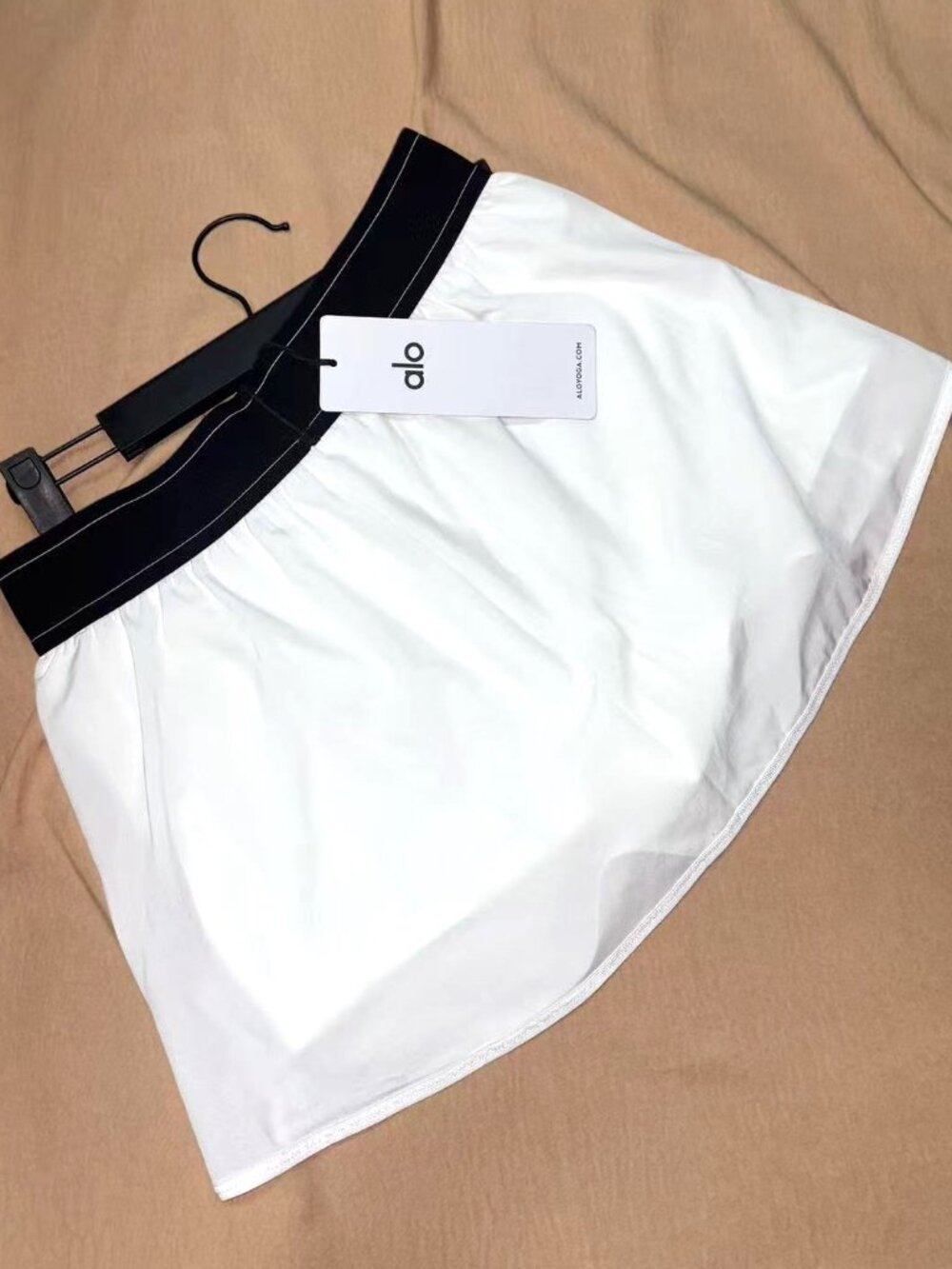 Brand new unworn Alo Yoga Match Point women's white athletic skirt with tags - Picture 5 of 8